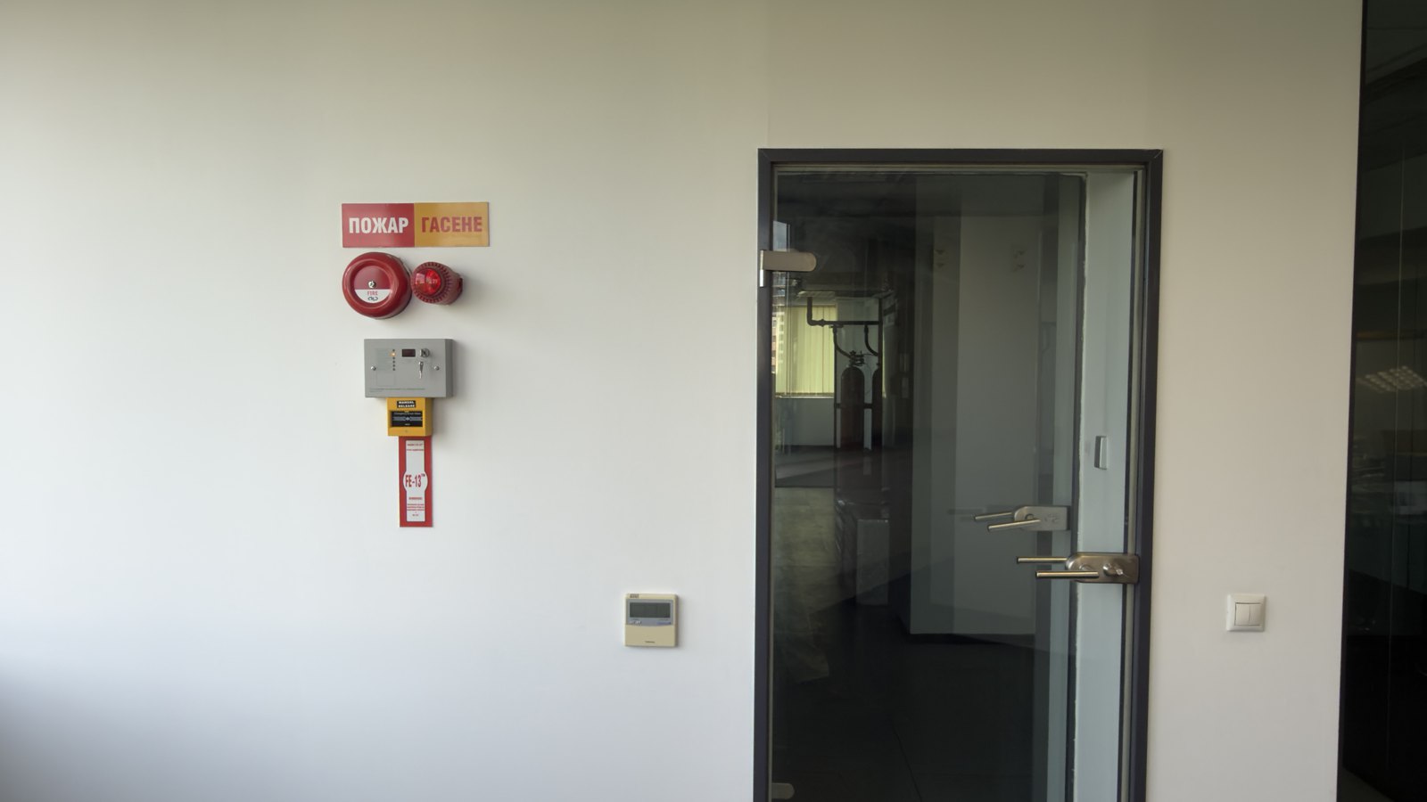 Dual-method entry point into the data center